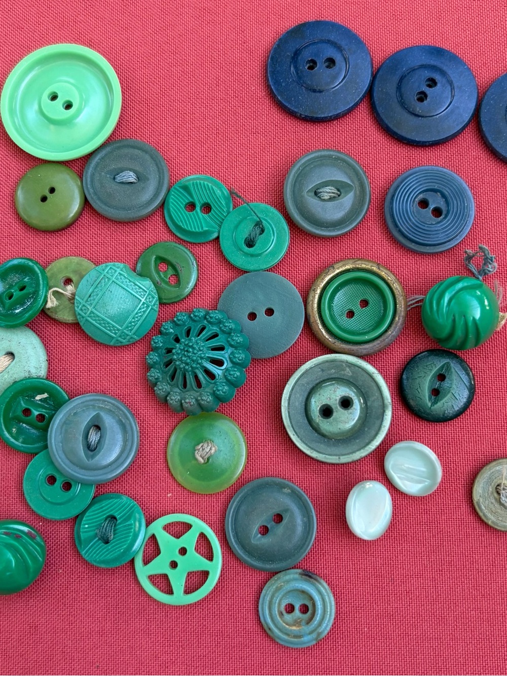 Vintage Mixed Button Lot - Multicolor Assortment. Plus others - Picture 3 of 13